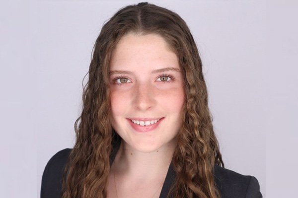 Hannah Dredger Headshot